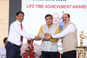Dr. Muhammed Majeed, Chairman and Founder, Sami-Sabinsa Group has been facilitated with Life Time Achievement Award