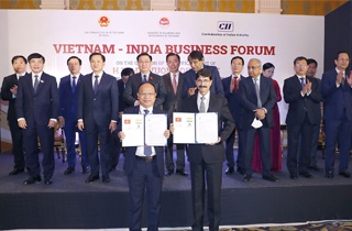 December 17, 2021 in New Delhi. Exchanging the MoU between Sami-Sabinsa Group, India and Tan Thanh Holdings, Vietnam was witnessed by Vietnam’s President of National Assembly H.E. Vuong Dinh Hue,  Dy. Prime Minister Mr. Le Minh Khaiy, General Secretary of National Assembly, Minister of Natural Resources and Environment, Ambassador of Vietnam in India and Sri Suresh Prabhu, M.P. Rajya Sabha, Mr. C. Banerjee, Director General, CII at the Vietnam - India Business Forum